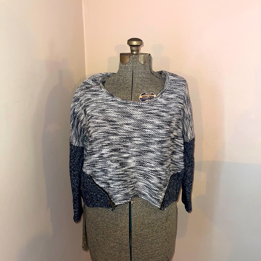 Jessica Simpson sweater